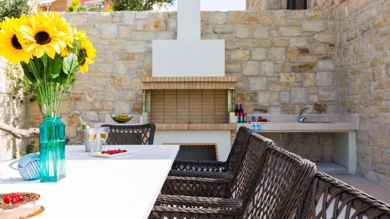 Villa Emilia I Luxury, Amazing Seaview, Next To The Town Kíssamos Eksteriør billede
